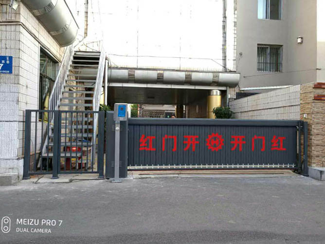 興安盟駐呼辦事處空降門，側(cè)小門